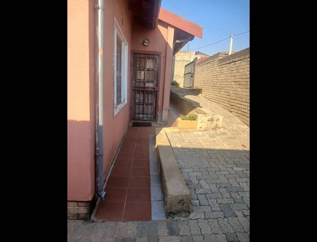 3 BEDROOM HOUSE FOR SALE IN ALEXANDRA